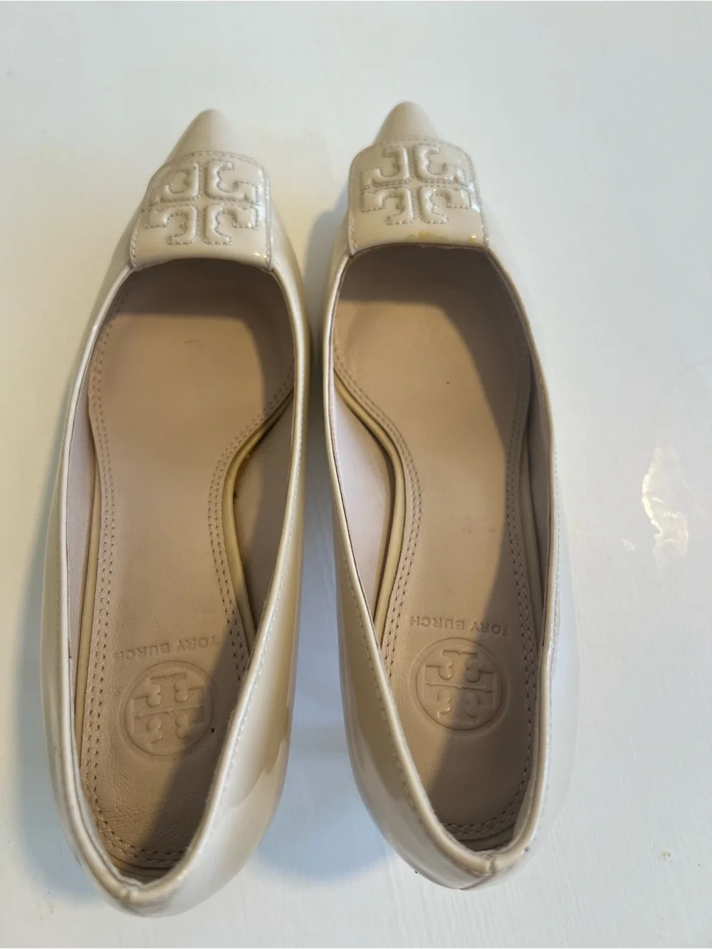 Tory Burch Women's Pointed Toe Kitten Heels in Beige Patent Leather-7